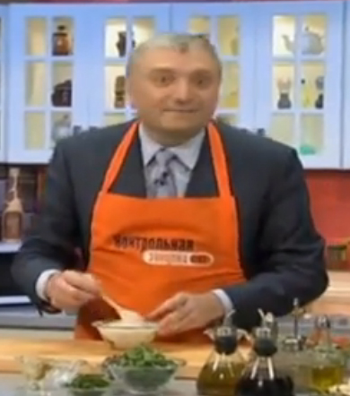 Большая иллюстрация к новости «Андрей Бобровский на Первом канале: готовим низкокалорийные салаты»